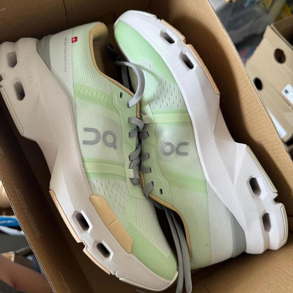 ON WOMANS CLOUD PULSE TRAINERS SIZE 9 BRAND NEW KO BOX LID